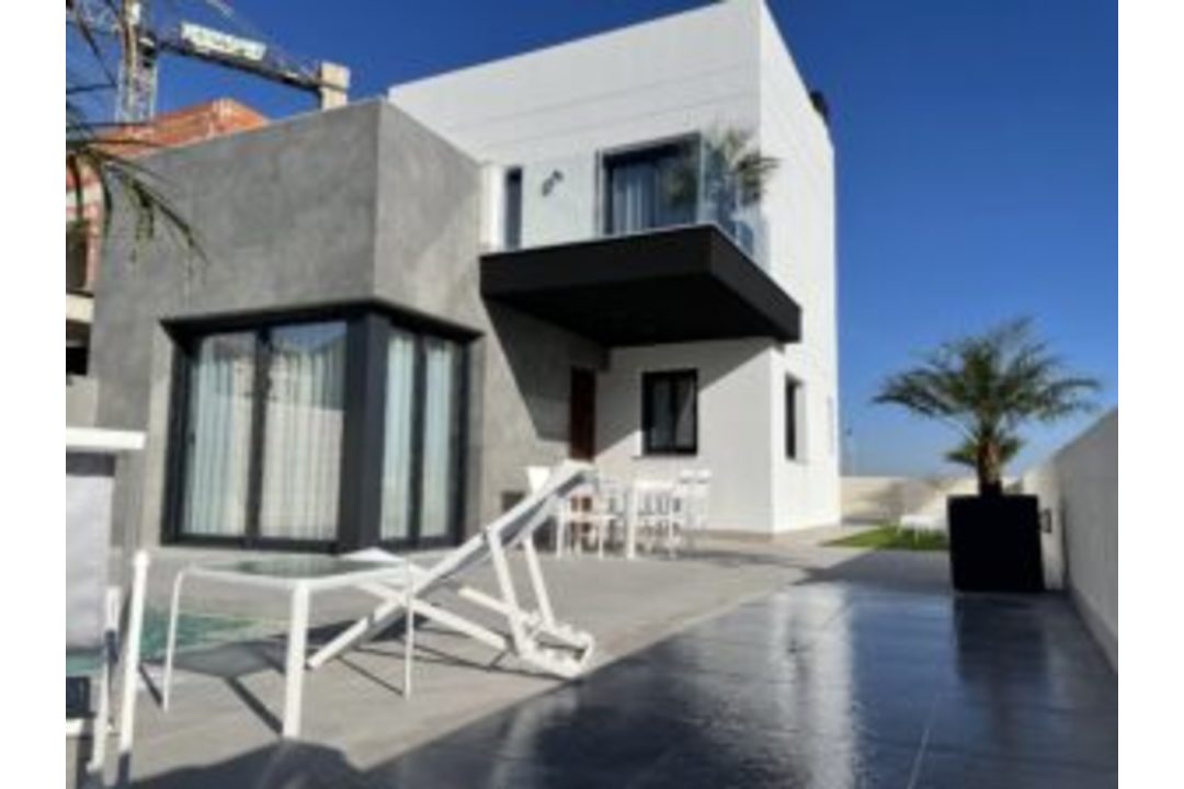 property-for-sale-villa-in-heredades-spain