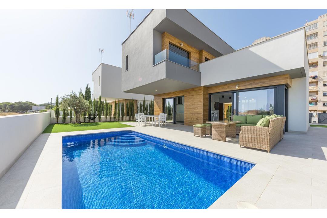 property-for-sale-villa-in-playa-honda-spain-3