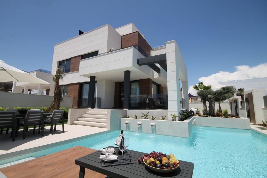 property-for-sale-villa-in-torrevieja-spain-27