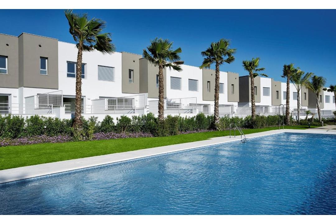 property-for-sale-town-house-in-estepona-spain-1