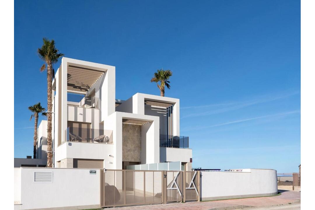 property-for-sale-town-house-in-los-alcazares-spain-4