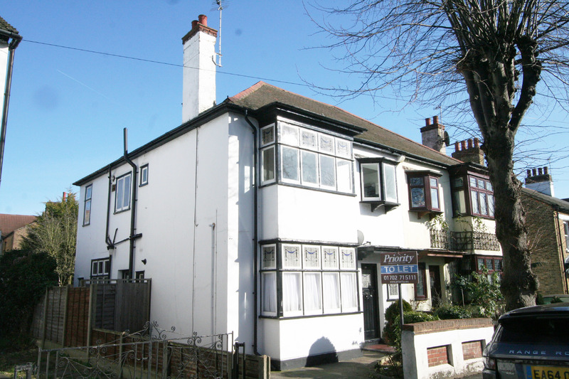 property-for-rent-st-johns-road-westcliff-on-sea-ss0
